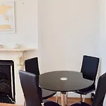 Gorgeous & Chic West Hampstead Apartment